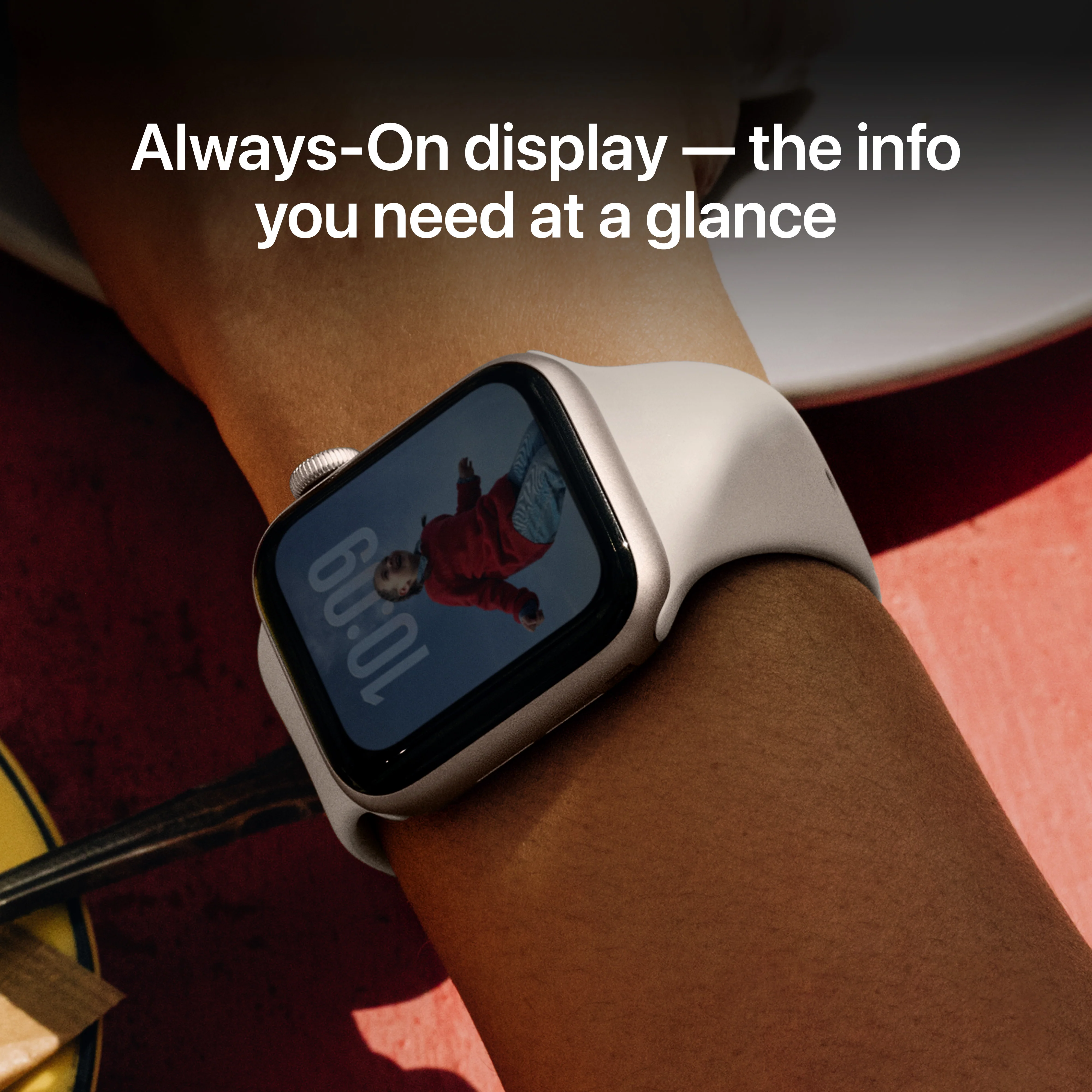 Apple Watch SE 3 GPS 40mm Starlight Aluminium Case with Starlight Sport Band - Image 5